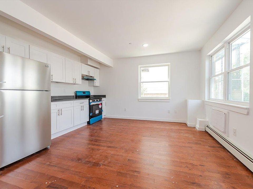 4636 Bronx Blvd #1 - Photo 3 of 10