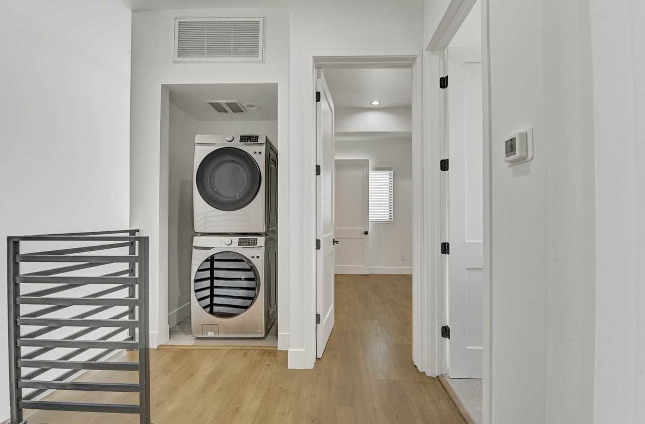 19033 Bassett St #NA - Photo 6 of 18