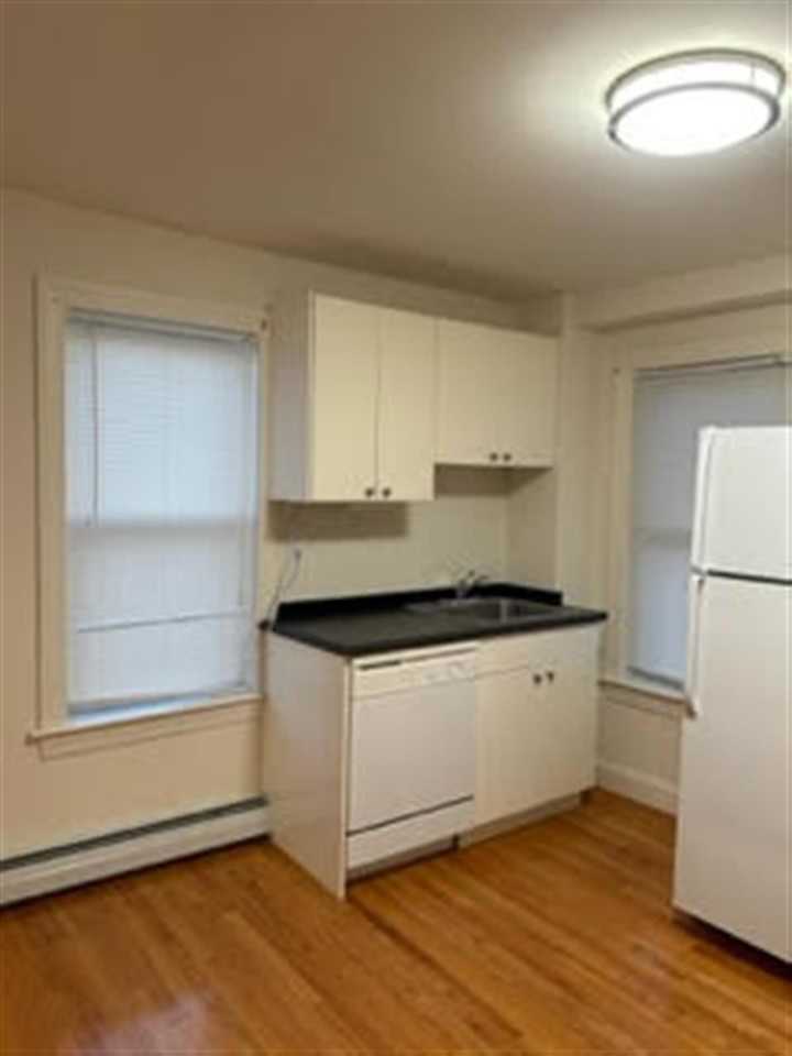 227 Albion St #2 - Photo 5 of 7