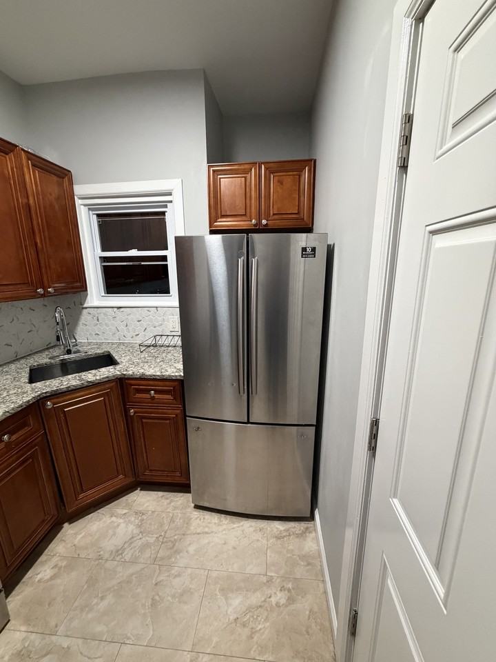 230 N Maple Ave #2ndFL - Photo 7 of 15