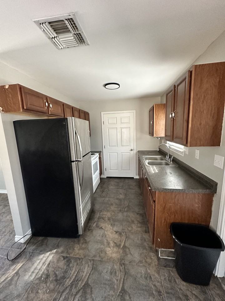 158 Valencia Dr #NA - Photo 2 of 10