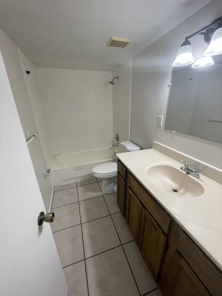 1446 Holden Ave #D - Photo 4 of 9