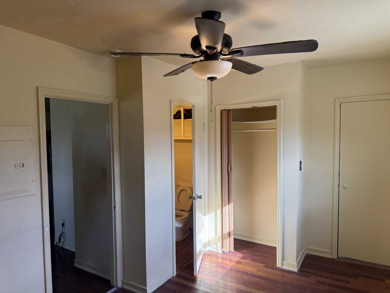 303 E Elm St #NA - Photo 4 of 8