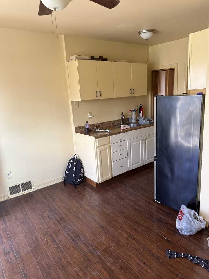 303 E Elm St #NA - Photo 6 of 8