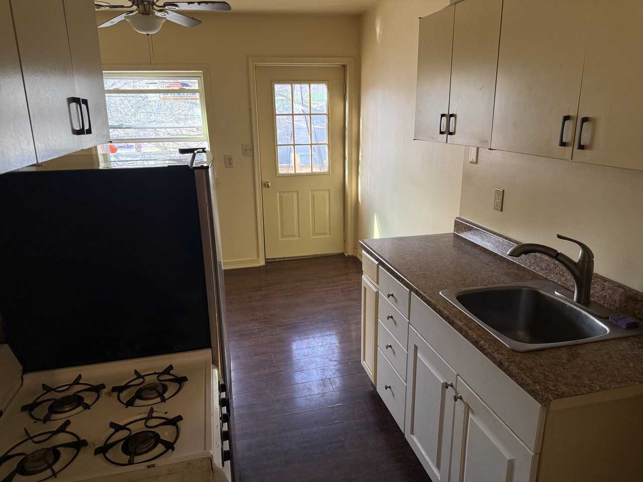 303 E Elm St #NA - Photo 7 of 8