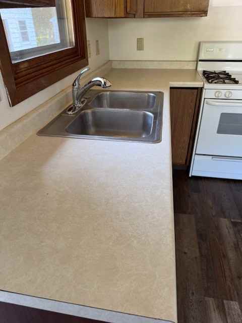 1618 Oak St #1618 - Photo 3 of 6