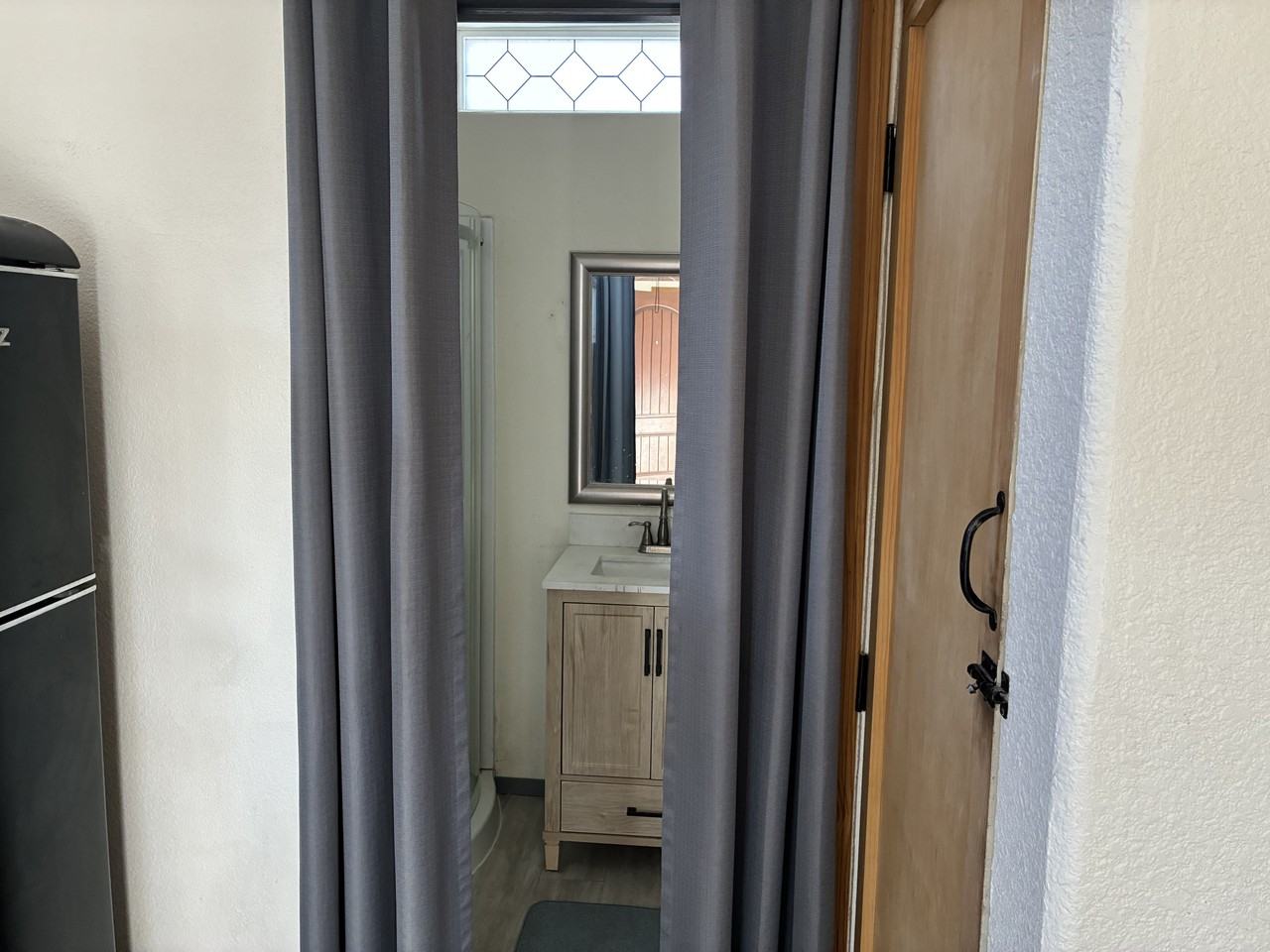 1012 Russell Way #NA - Photo 2 of 6