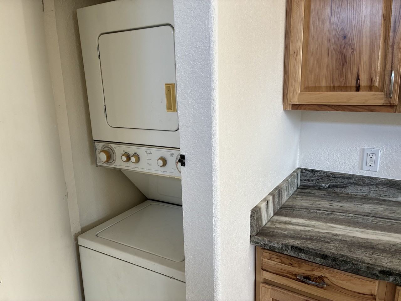 1012 Russell Way #NA - Photo 5 of 6