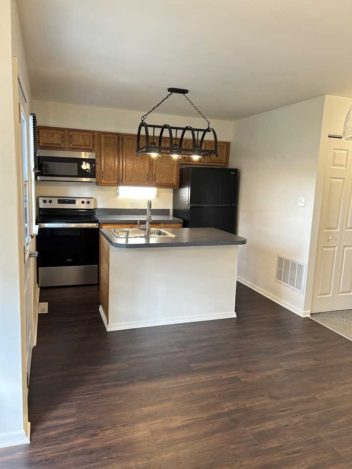 4 Montgomery Village Ln #4 - Photo 7 of 20