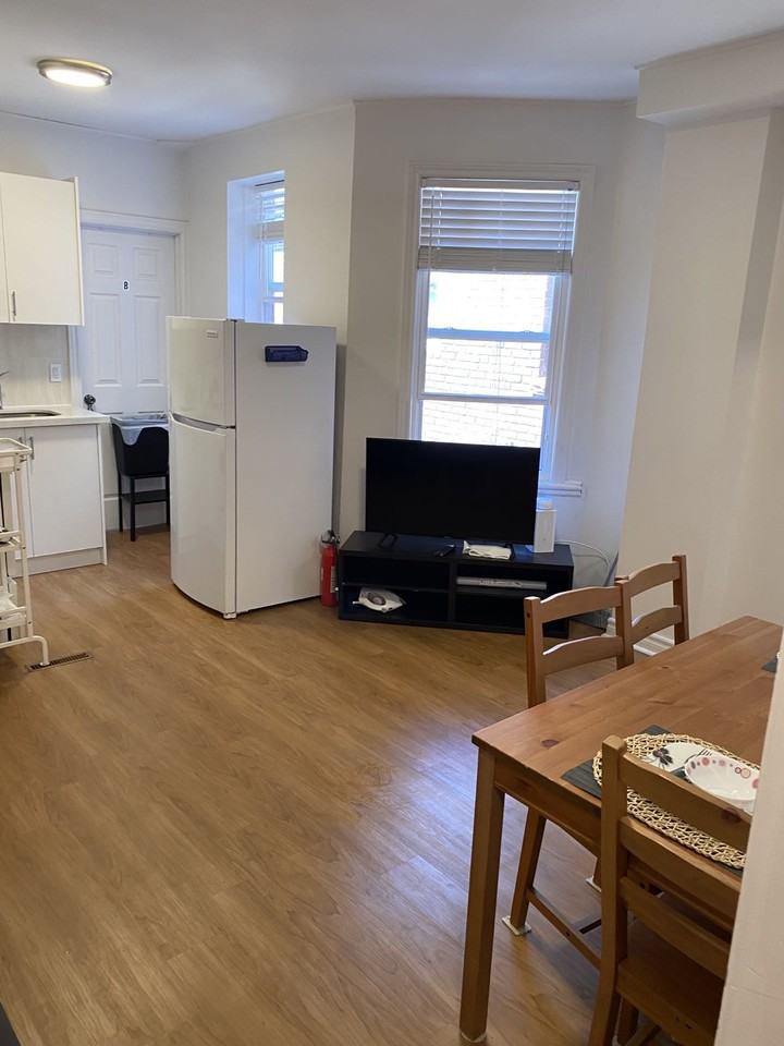 532 Bathurst Street - Photo 7 of 15