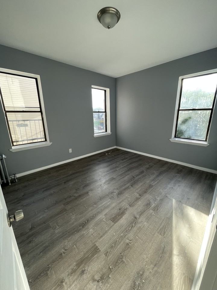 143 Duncan Ave #8 - Photo 6 of 7