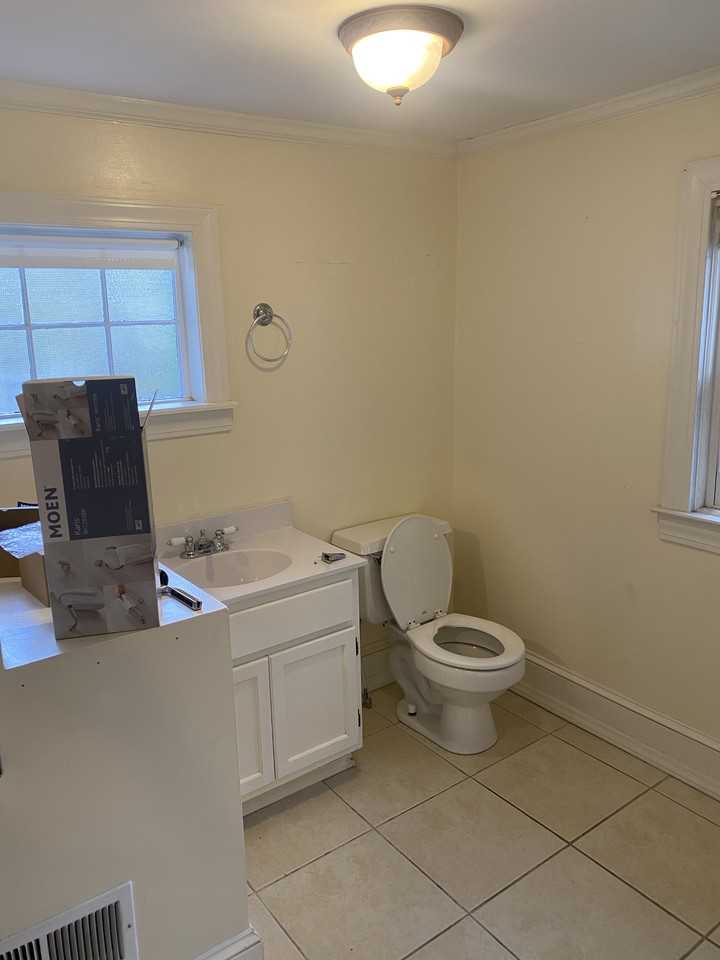 205 N Spring St #B - Photo 5 of 19