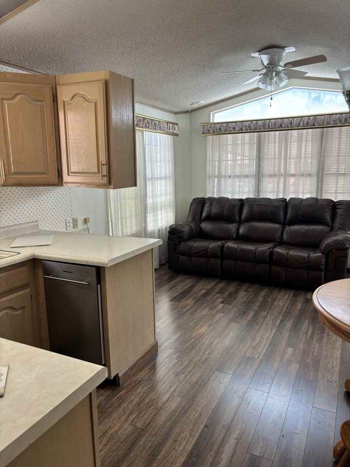 180 Ne #11 - Photo 2 of 7