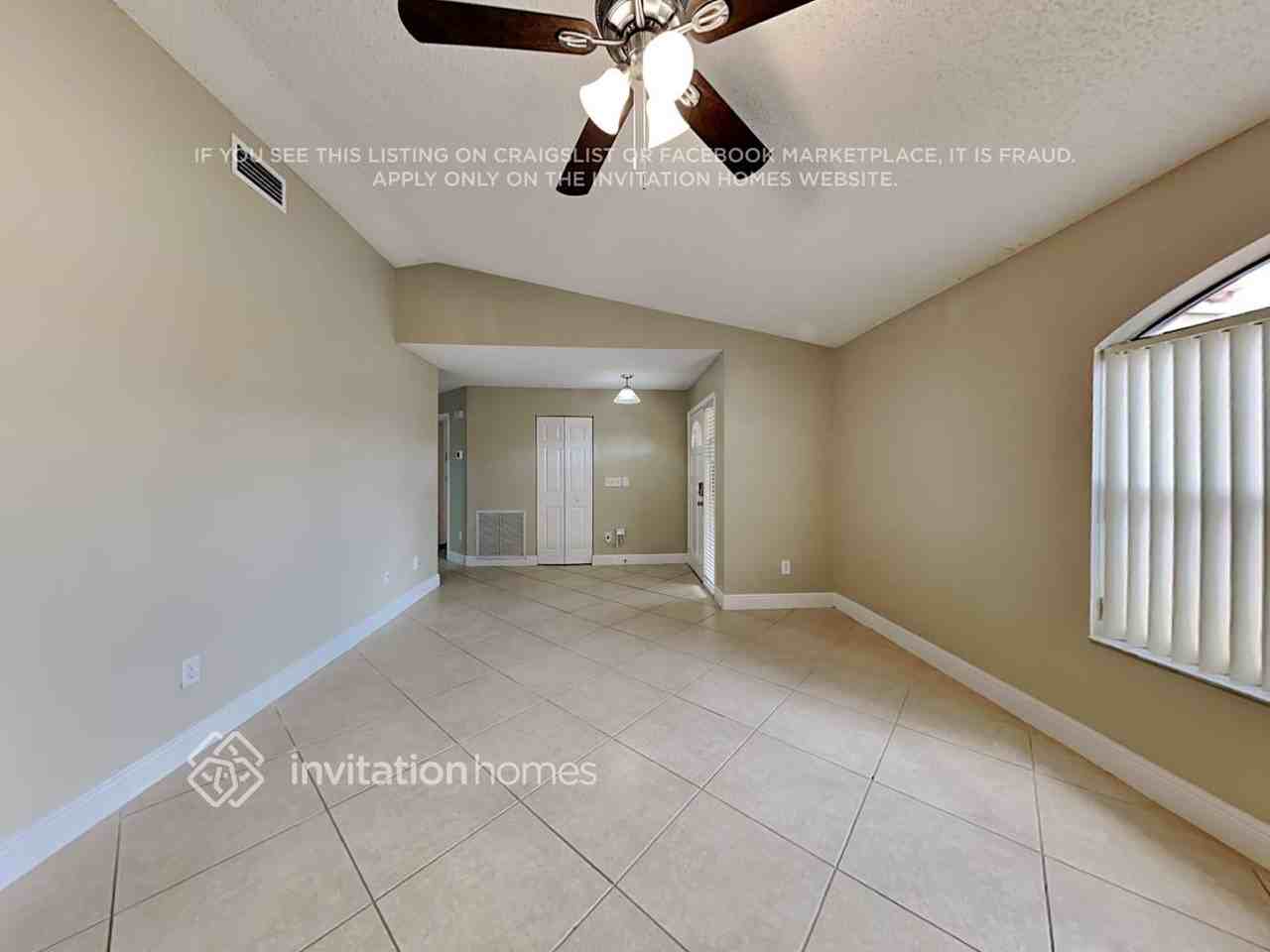 6251 Sedgewyck Cir W - Photo 3 of 19