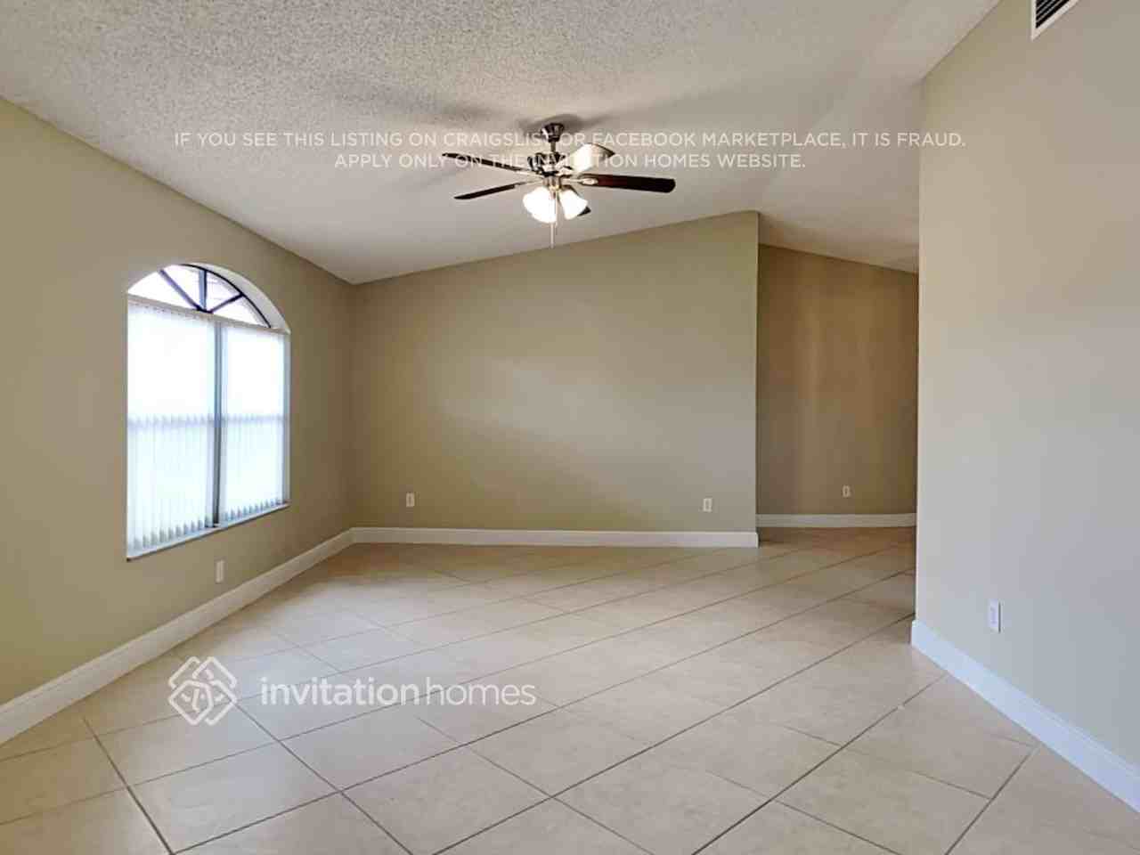 6251 Sedgewyck Cir W - Photo 4 of 19