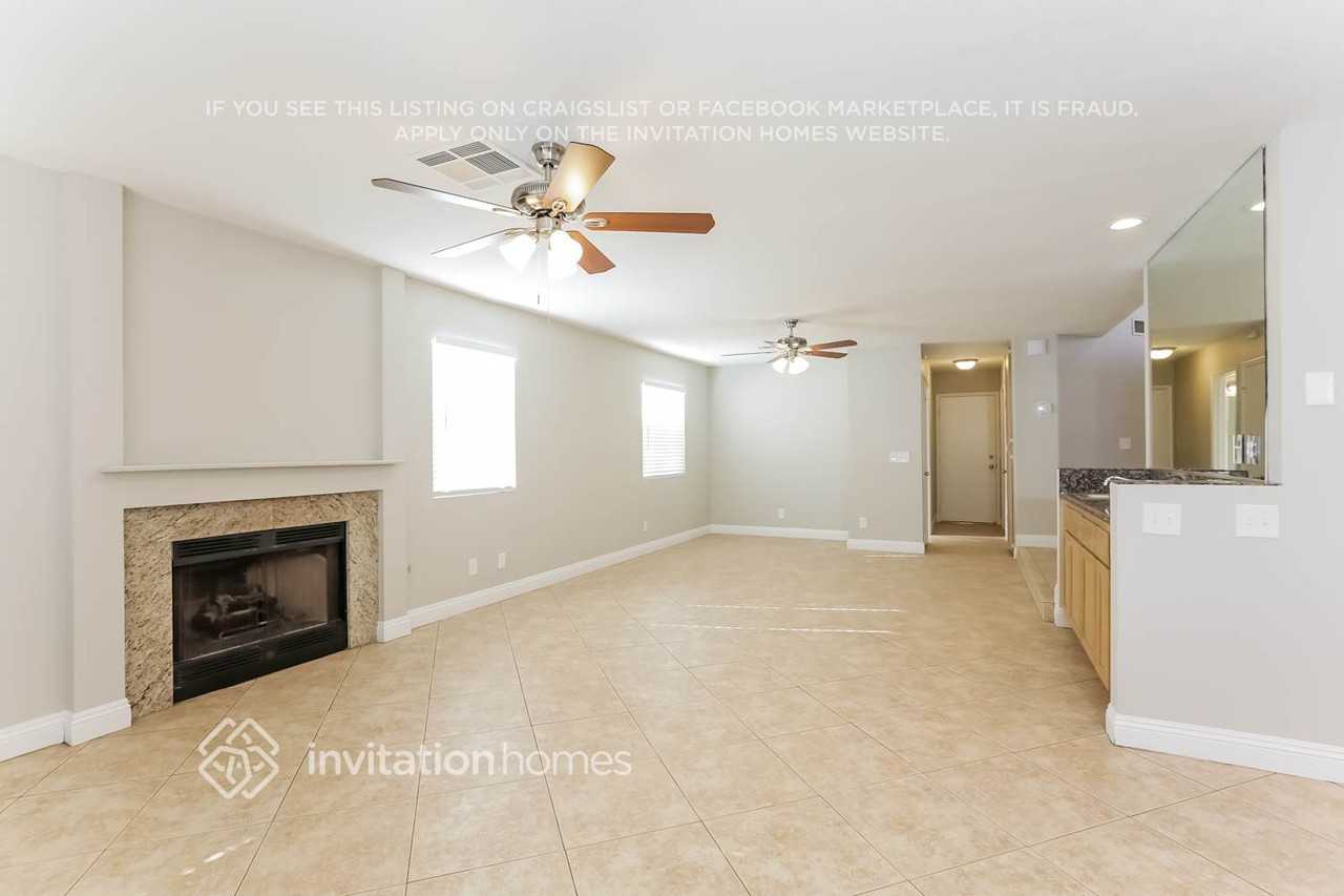 8317 Tide Pool Dr - Photo 4 of 16