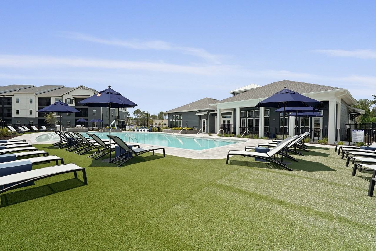 HōM at River Hills - Photo 3 of 42