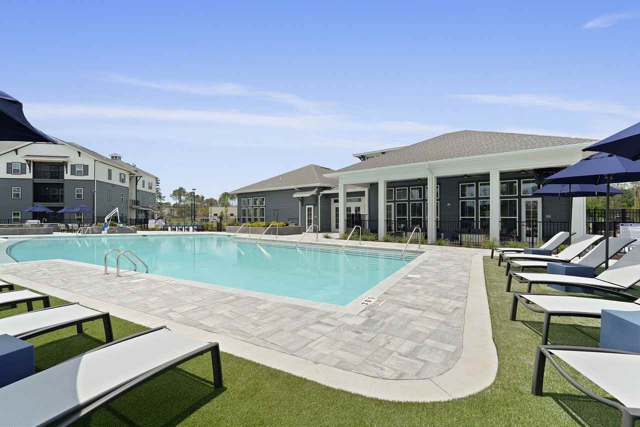 HōM at River Hills - Photo 4 of 42