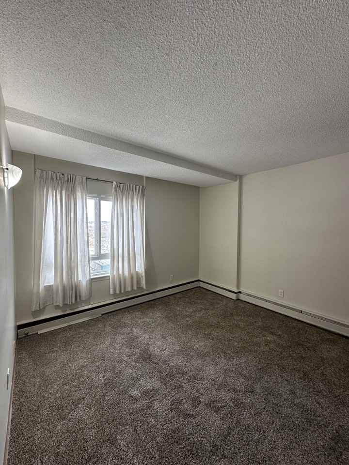Capital Manor - Photo 5 of 10