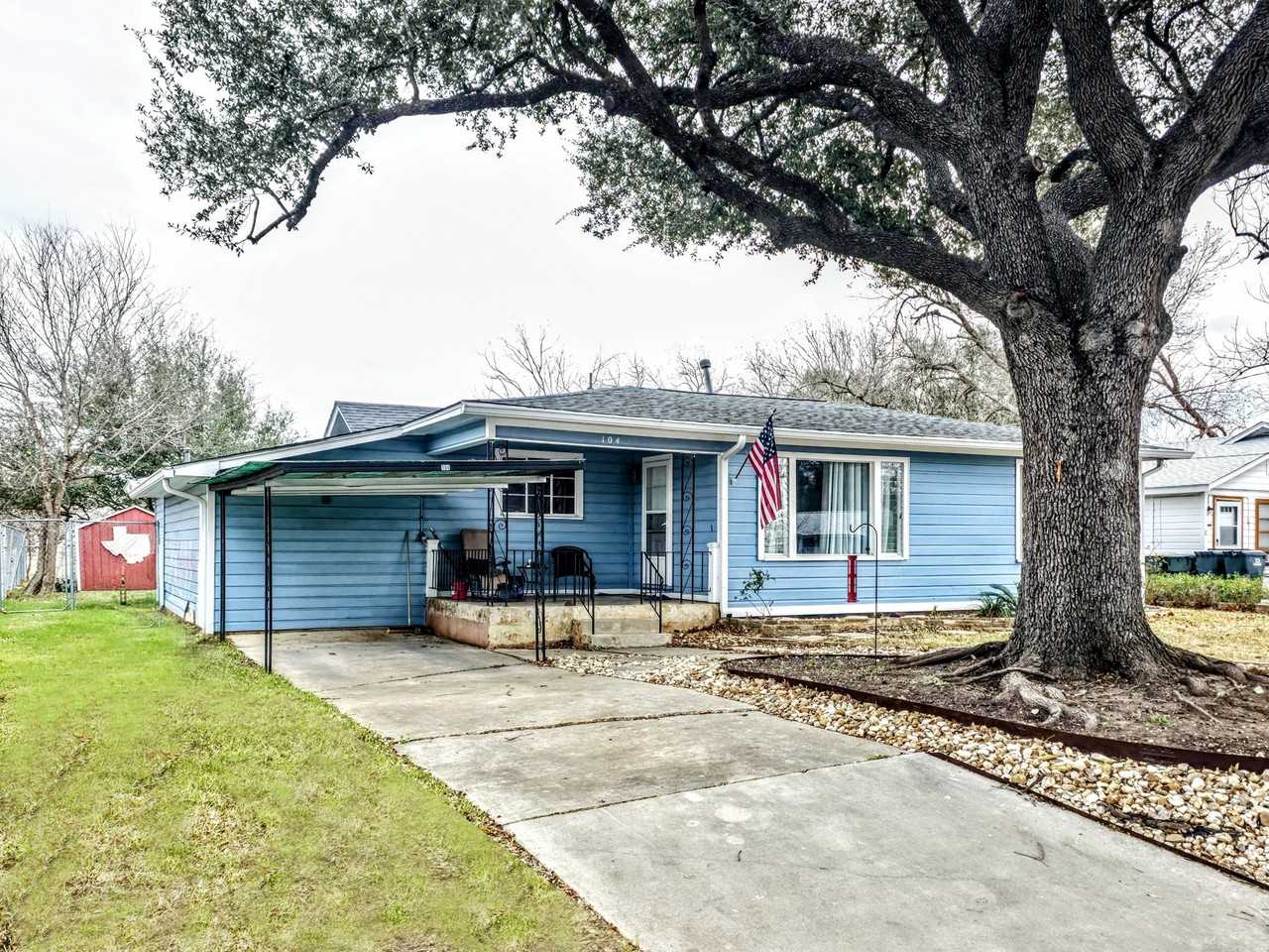 104 Riverside Dr #1 - Photo 2 of 14