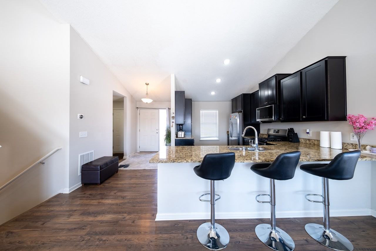 8525 Titanium Cir #1 - Photo 5 of 31