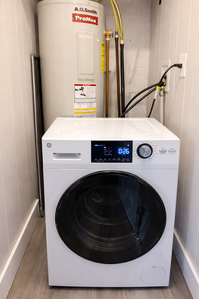 409 E 10th St - Photo 7 of 14