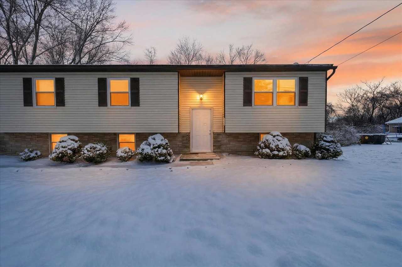 1256 N Main St - Photo 2 of 20