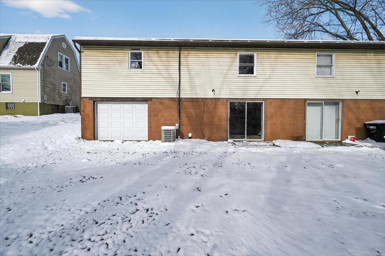 1256 N Main St - Photo 3 of 20