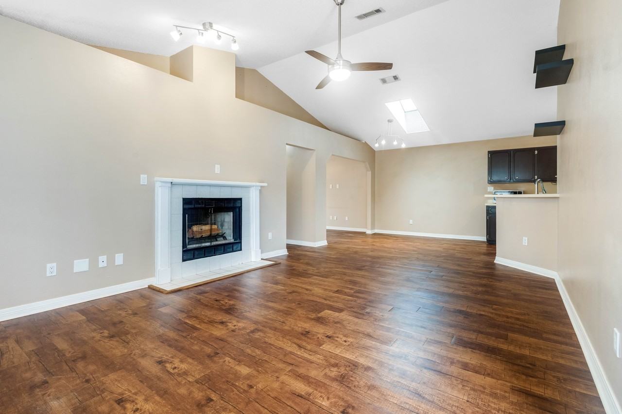 2060 Cambridge Cir #1 - Photo 2 of 33