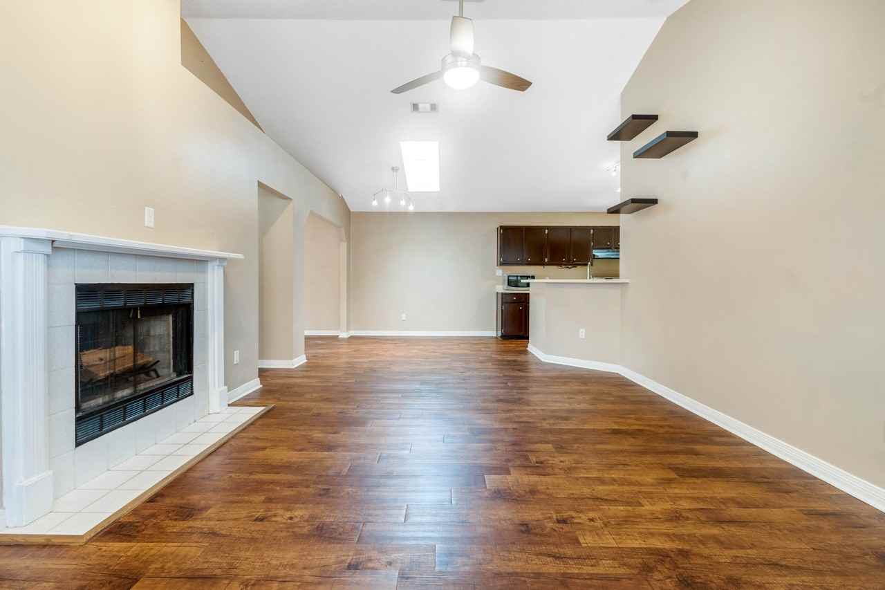 2060 Cambridge Cir #1 - Photo 3 of 33