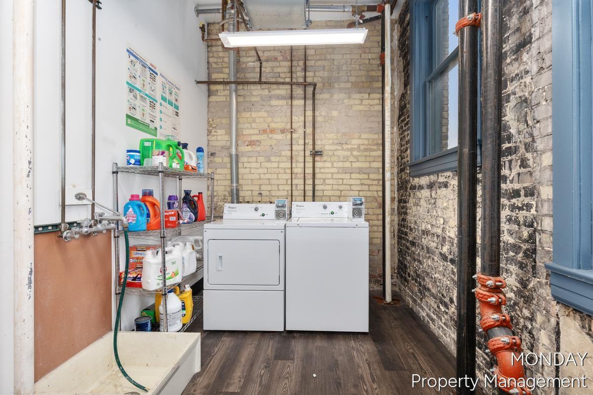 1 Oakes St SW - Photo 4 of 28