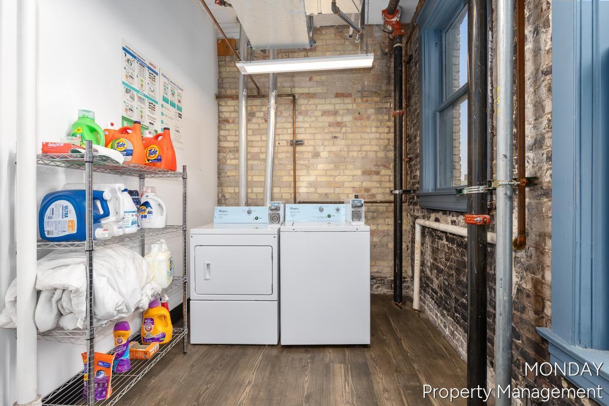 1 Oakes St SW - Photo 5 of 28