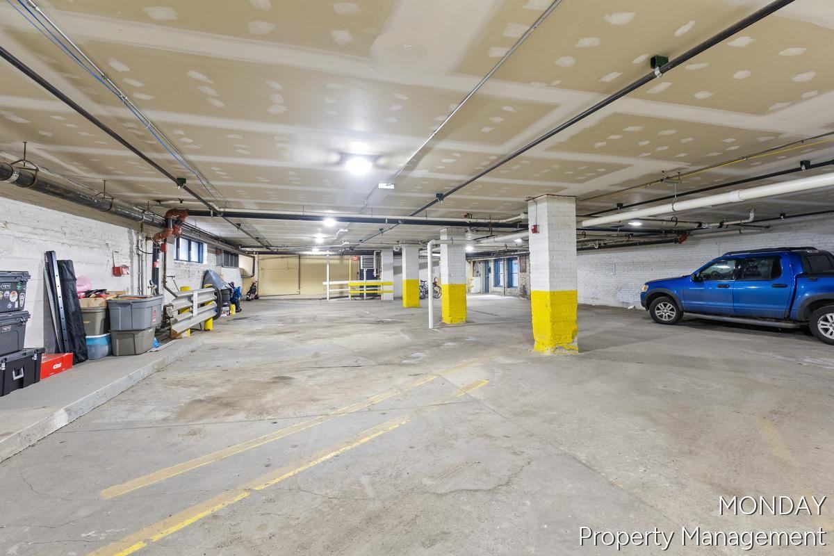 1 Oakes St SW - Photo 7 of 28