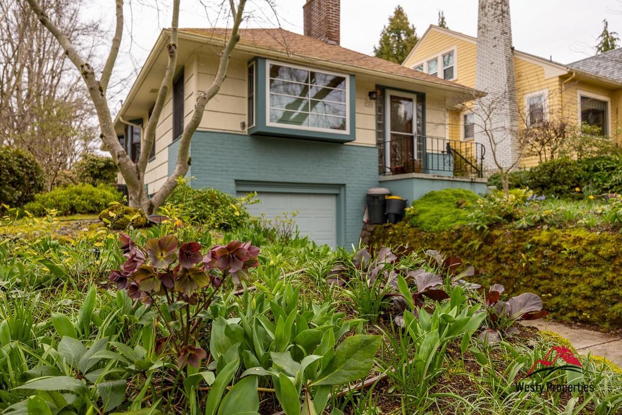 3205 Ne Davis St - Photo 4 of 16