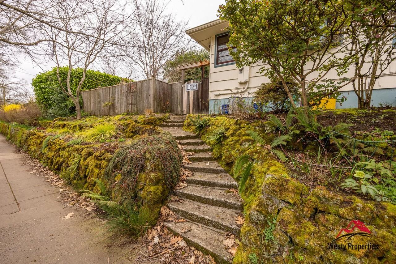 3205 Ne Davis St - Photo 7 of 16