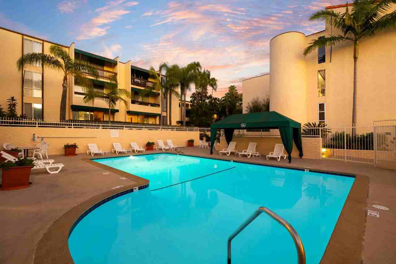 6333 La Jolla Blvd - Photo 2 of 11