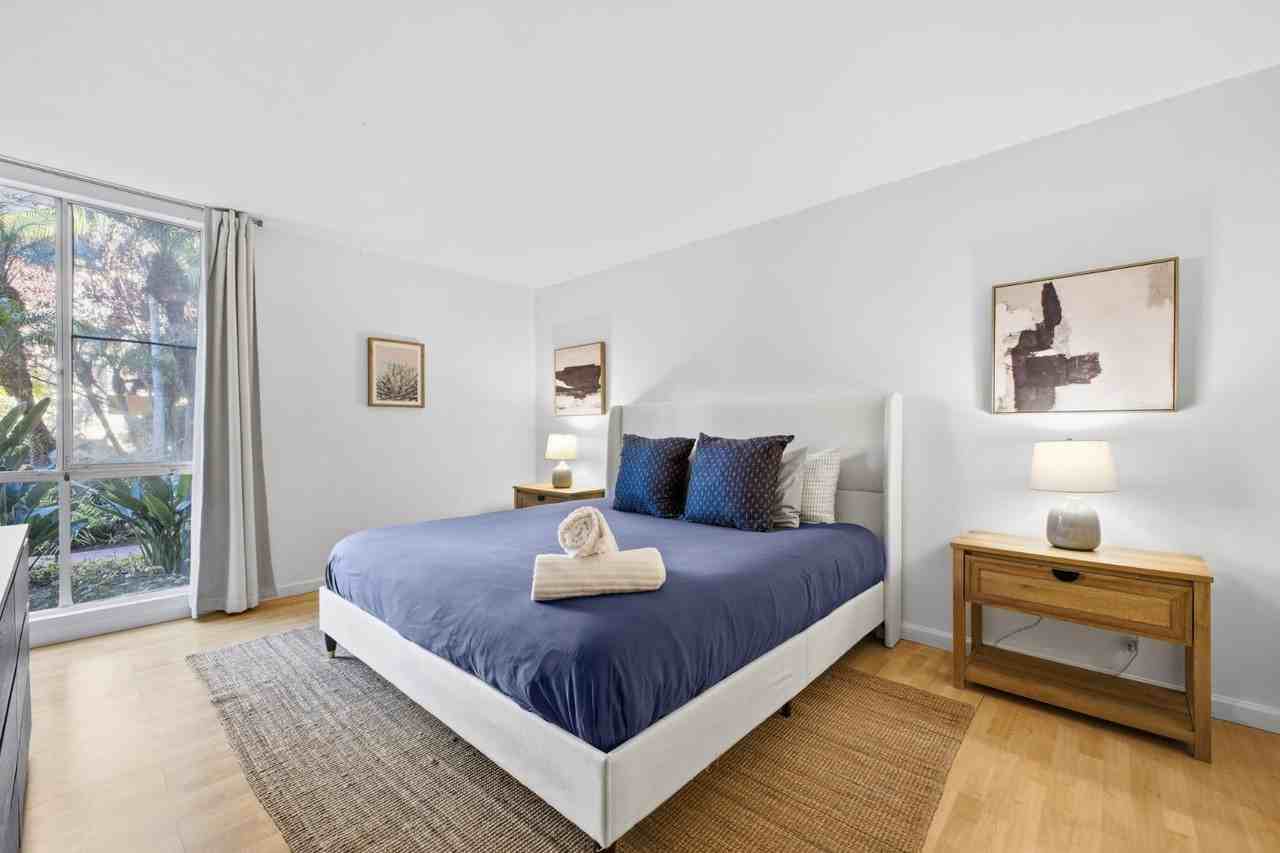 6333 La Jolla Blvd - Photo 5 of 11