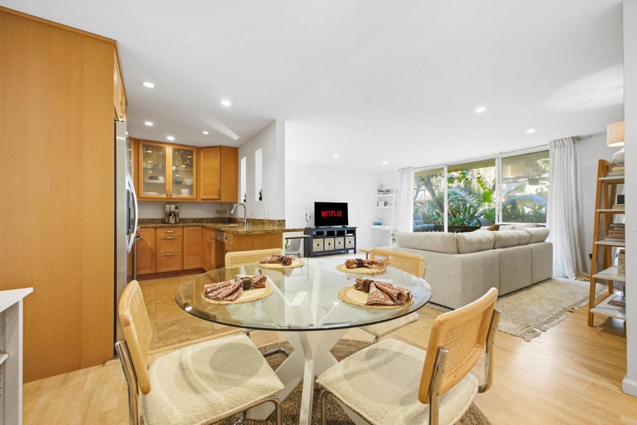 6333 La Jolla Blvd - Photo 6 of 11