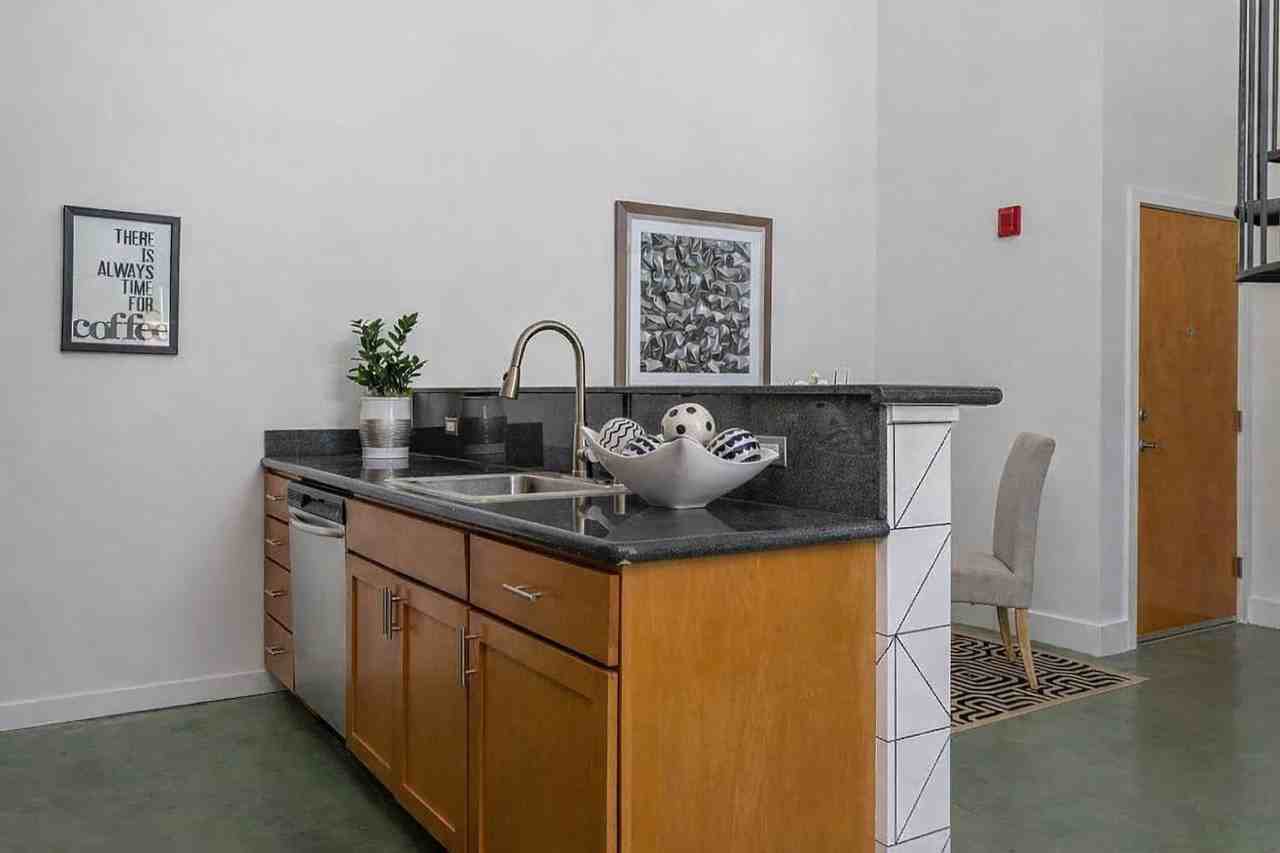 675 8th St - Photo 3 of 11