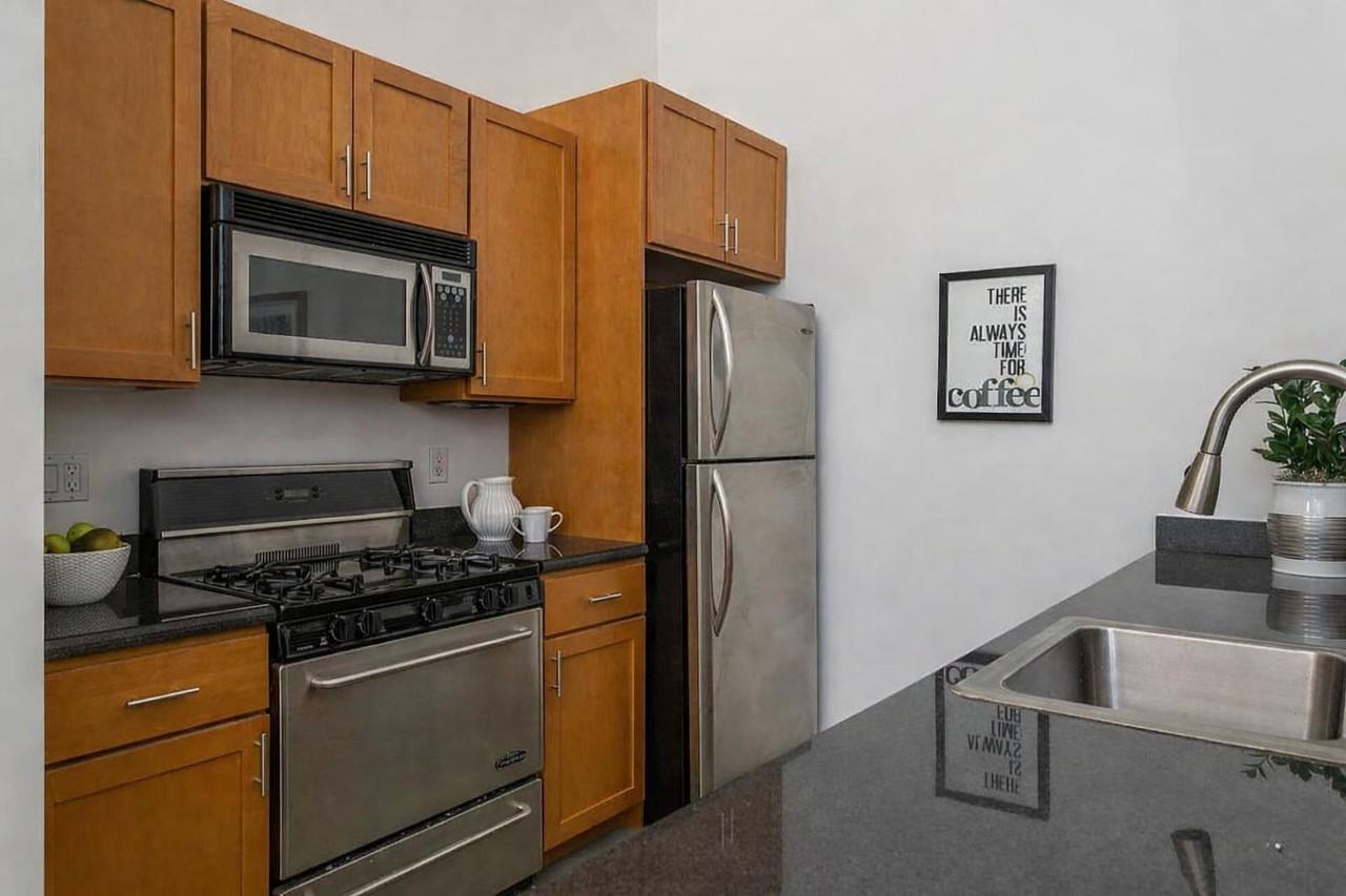 675 8th St - Photo 7 of 11