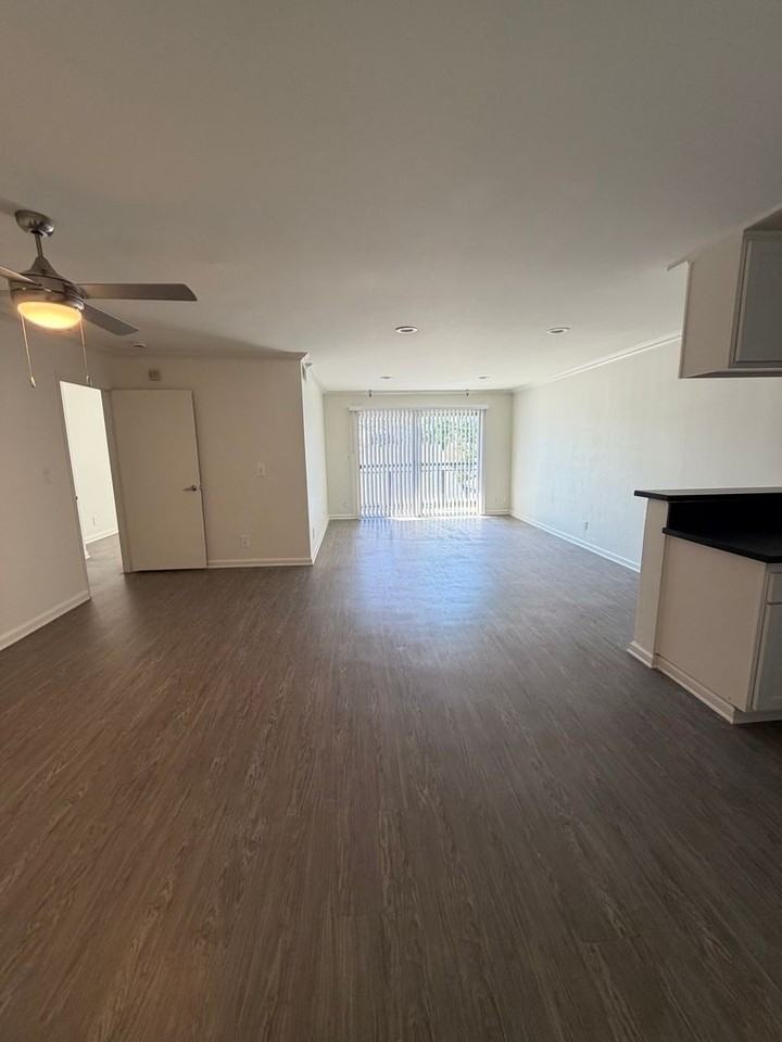 1320 N. Sycamore Avenue - Photo 3 of 33