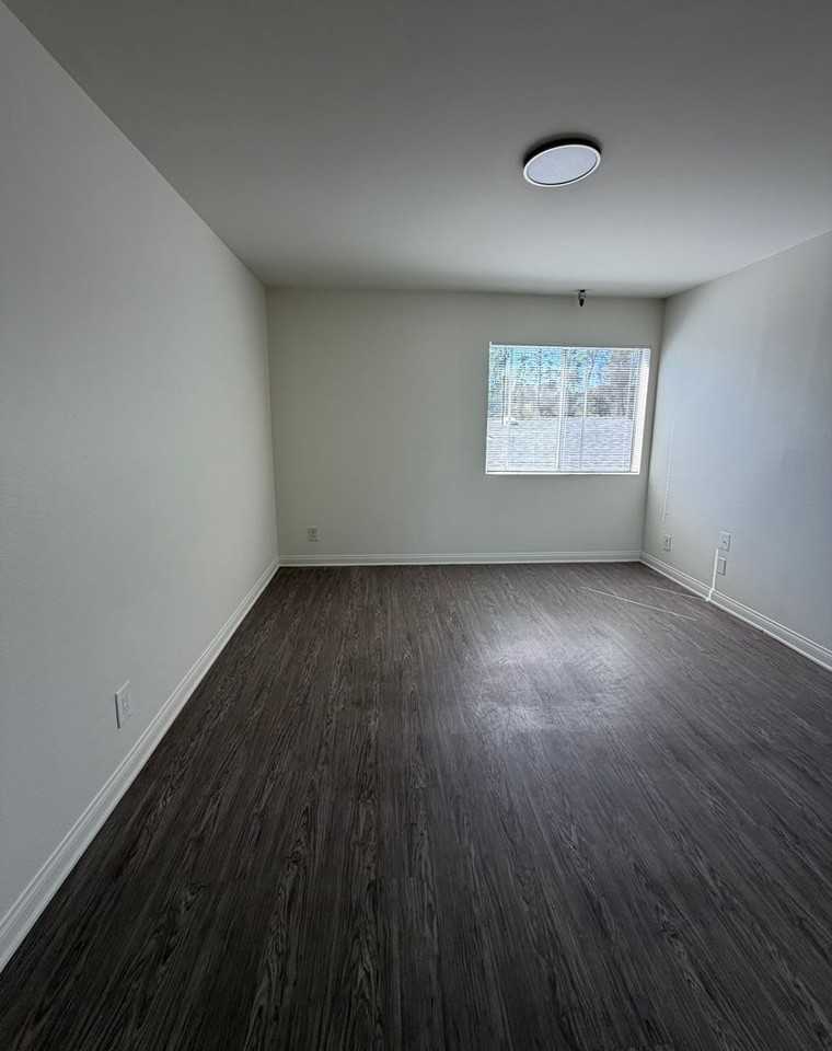 1320 N. Sycamore Avenue - Photo 7 of 33