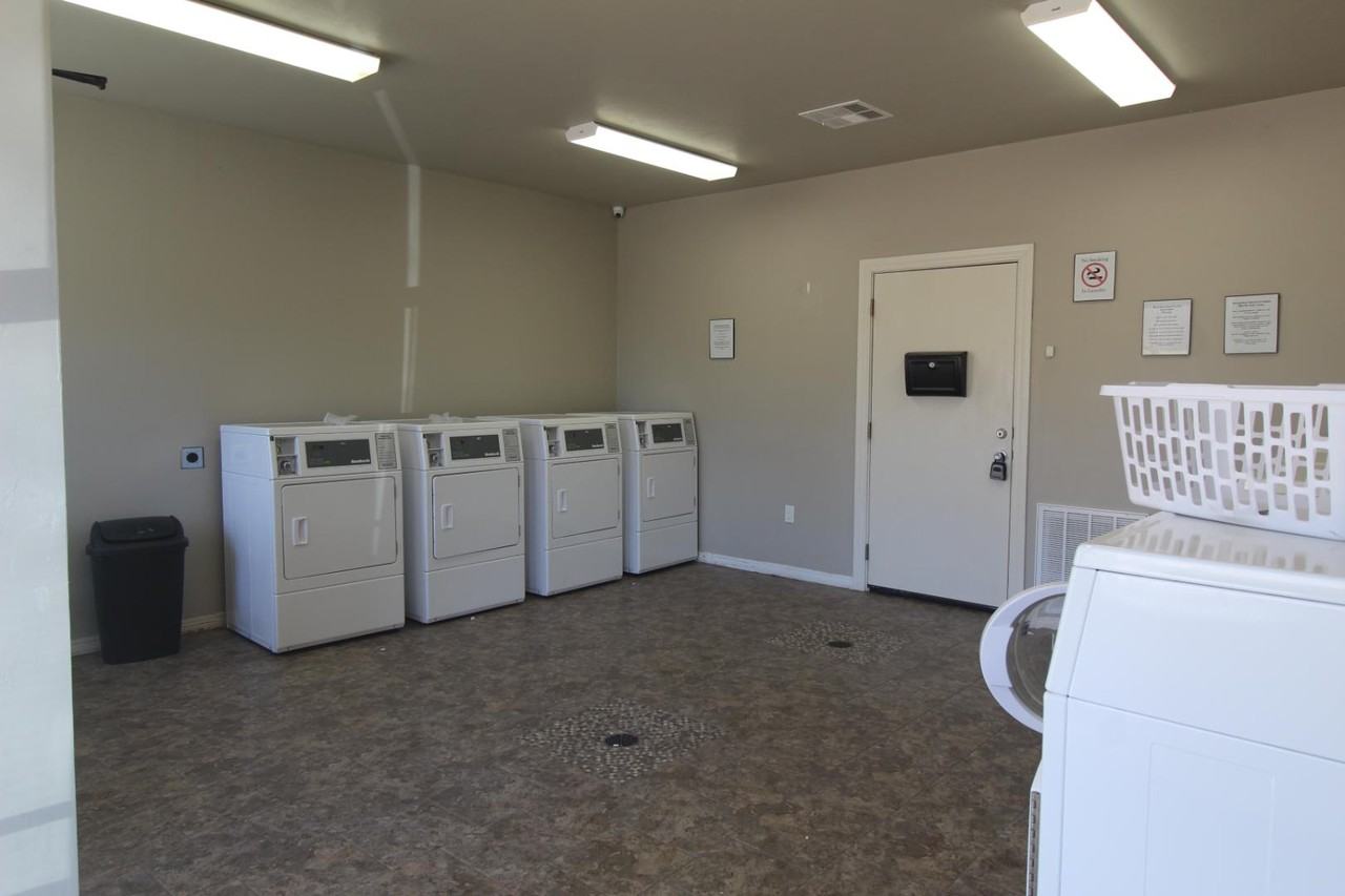 1020 E Virginia Ave - Photo 5 of 11