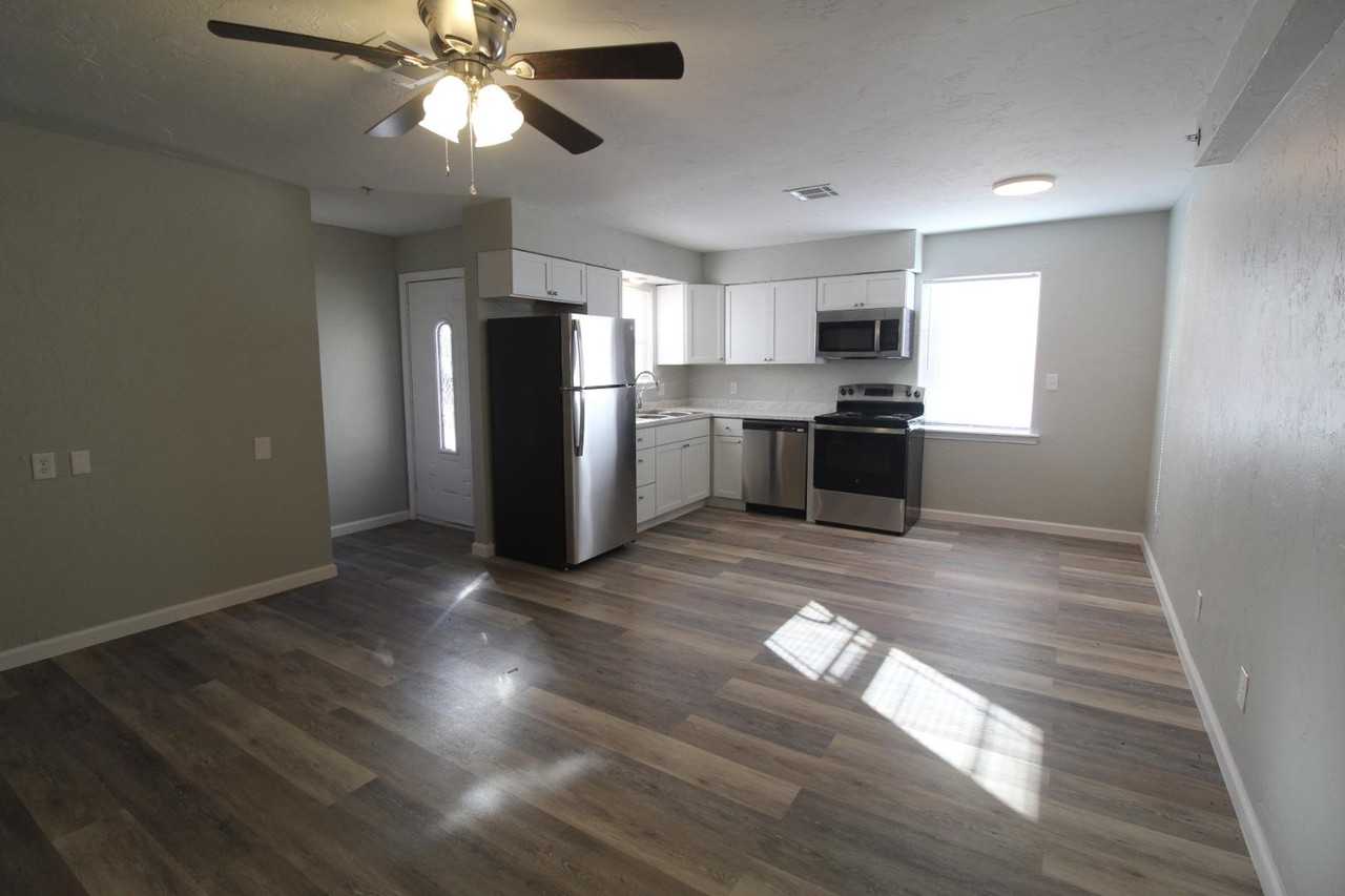 1020 E Virginia Ave - Photo 6 of 11