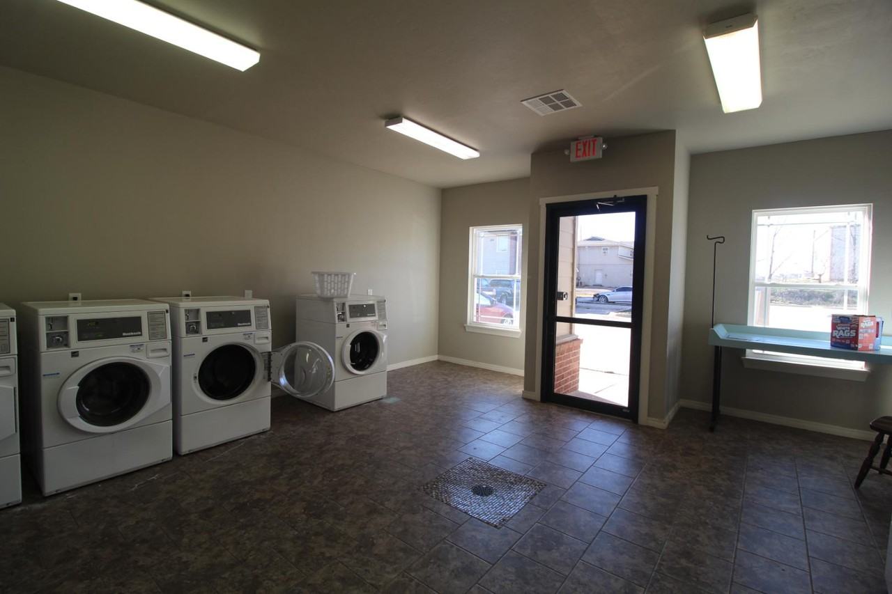 1020 E Virginia Ave - Photo 7 of 11