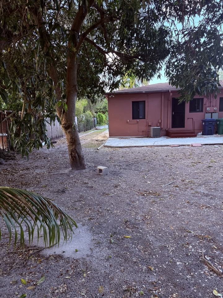 532 Nw 106th St #1 - Photo 5 of 6