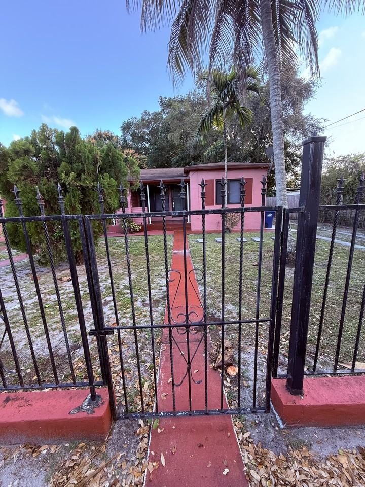 532 Nw 106th St #1 - Photo 6 of 6