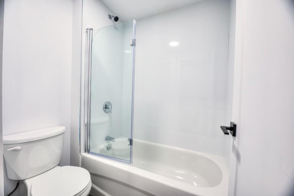 1296 Avenue des Pins Ouest #0102 - Photo 4 of 20