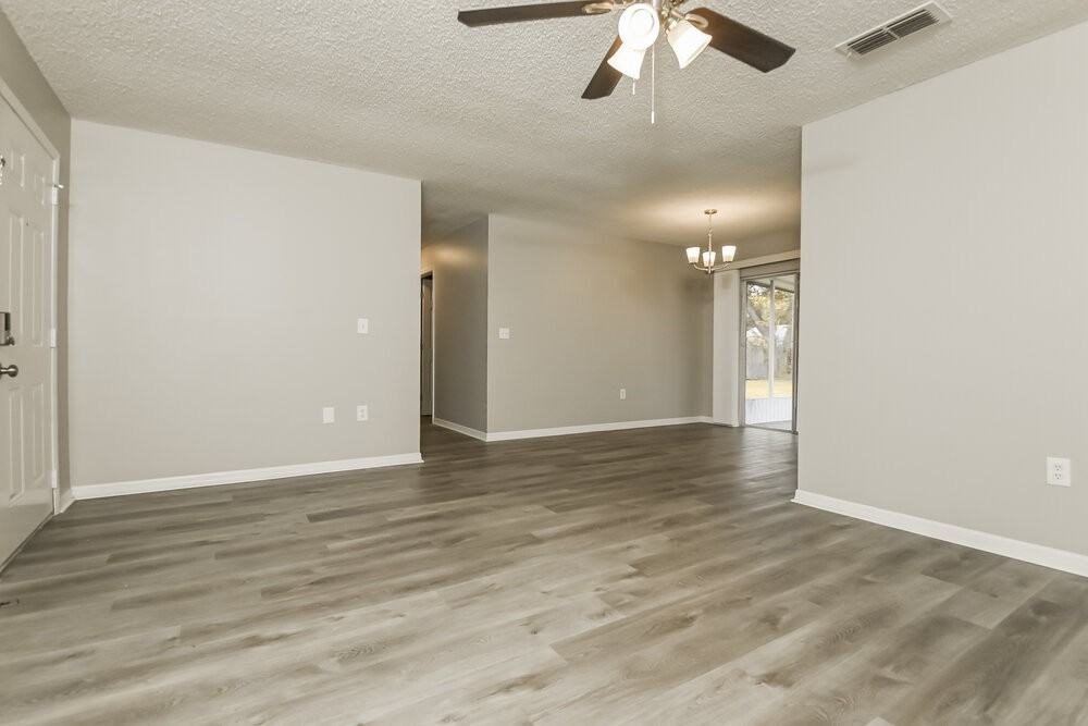 5227 Grace St E - Photo 4 of 16