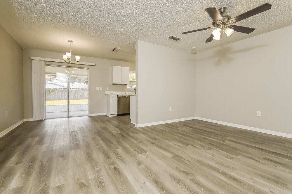 5227 Grace St E - Photo 6 of 16